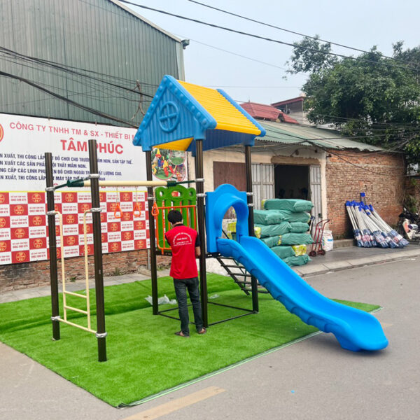 Cầu trượt liên hoàn ngoài trời 1 khối máng đơn kèm bộ xà đu tay PDC-001