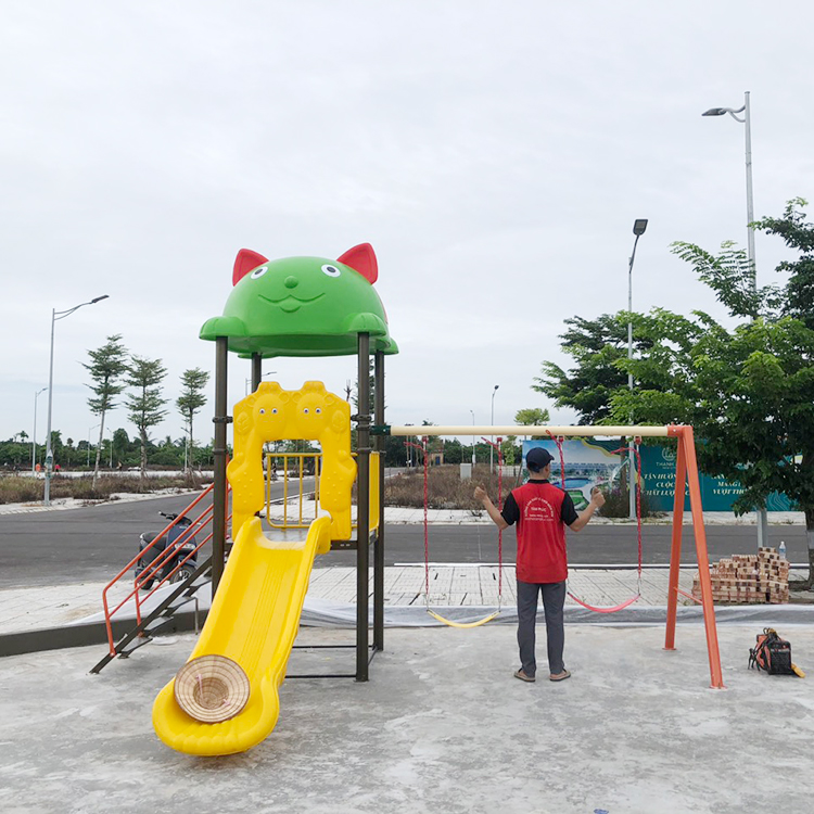 Cầu trượt liên hoàn ngoài trời mái Mèo kèm xích đu 2 ghế PDC-003