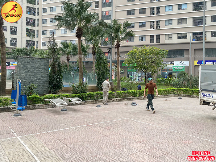 Sửa chữa thiết bị thể dục ngoài trời cho sân chung cư tại Hà Nội