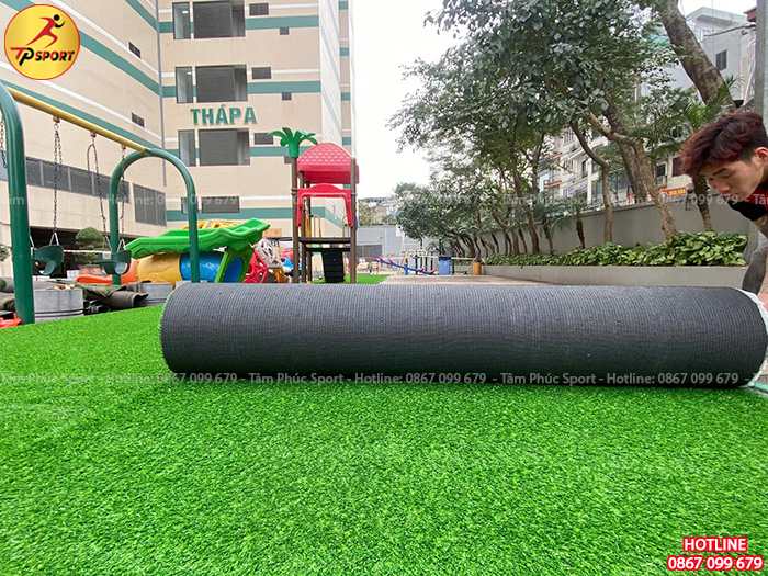 Sửa chữa và thay thế mới đồ chơi ngoài trời cho bé tại sân chung cư ở Hà Nội