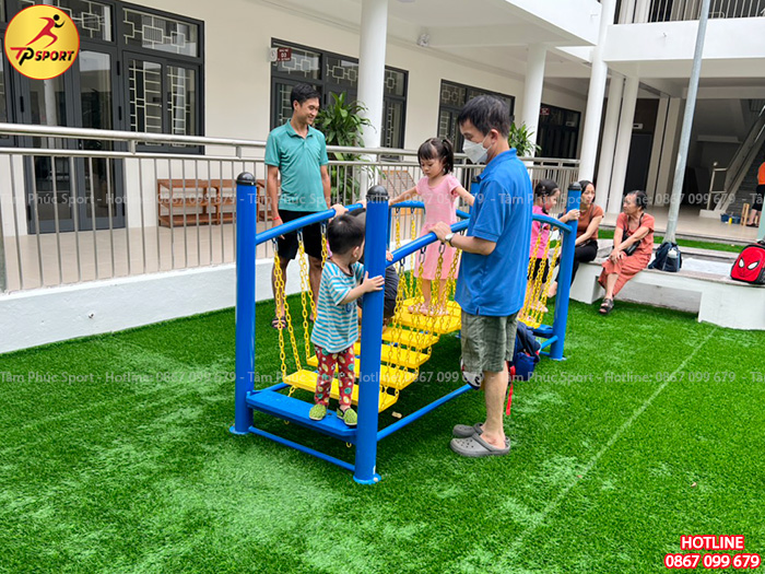 Lắp đặt đồ chơi ngoài trời và thiết bị thể dục cho trường mầm non tại Hà Nội
