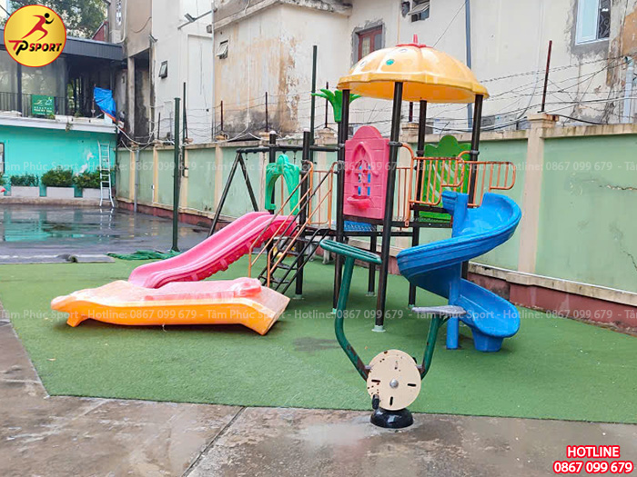 Sửa chữa đồ chơi ngoài trời cho sân chơi trẻ em tại khu chung cư
