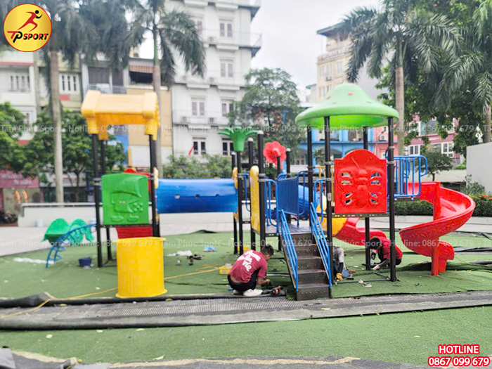Sửa chữa và lắp đặt mới đồ chơi ngoài trời cho sân chơi trẻ em khu chung cư