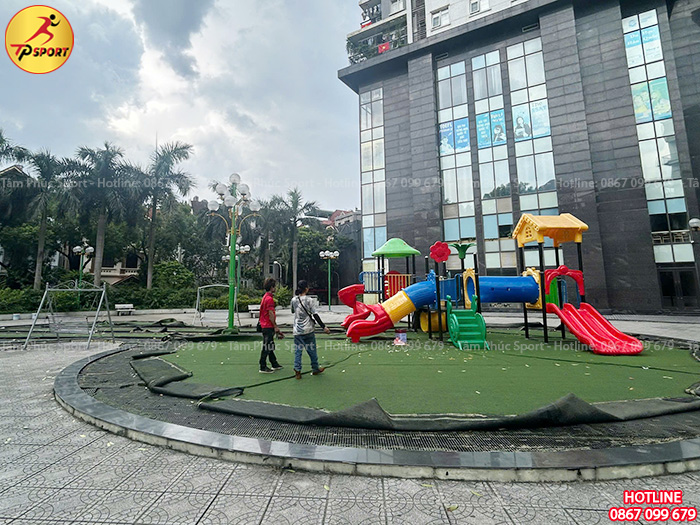 Sửa chữa và lắp đặt mới đồ chơi ngoài trời cho sân chơi trẻ em khu chung cư
