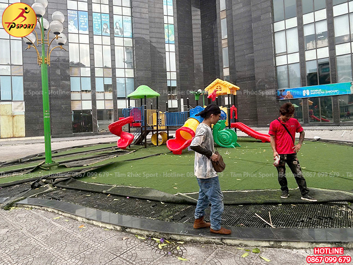 Sửa chữa và lắp đặt mới đồ chơi ngoài trời cho sân chơi trẻ em khu chung cư