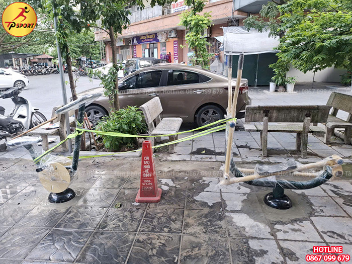 Thi công lắp đặt thiết bị thể dục ngoài trời cho sân khu tập thể tại Hà Nội