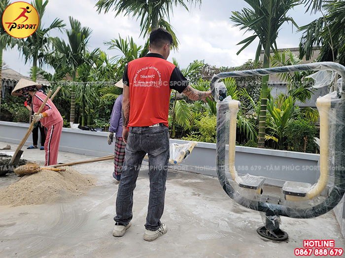 Công trình lắp máy tập thể dục ngoài trời cho sân tập thể tại Bắc Giang