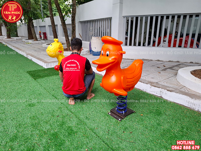 Kích thước thú nhún lò xo mầm non tiêu chuẩn cho sân chơi