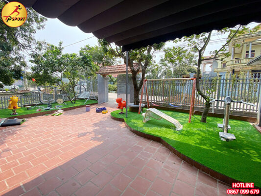 Lắp đặt thiết bị thể dục và đồ chơi tại sân vườn gia đình anh Chung tại Ninh Bình