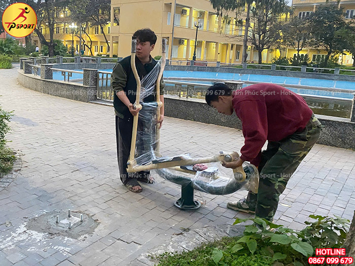 Thiết bị chạy bộ lắc tay đơn ngoài trời được lắp đặt tại công trình